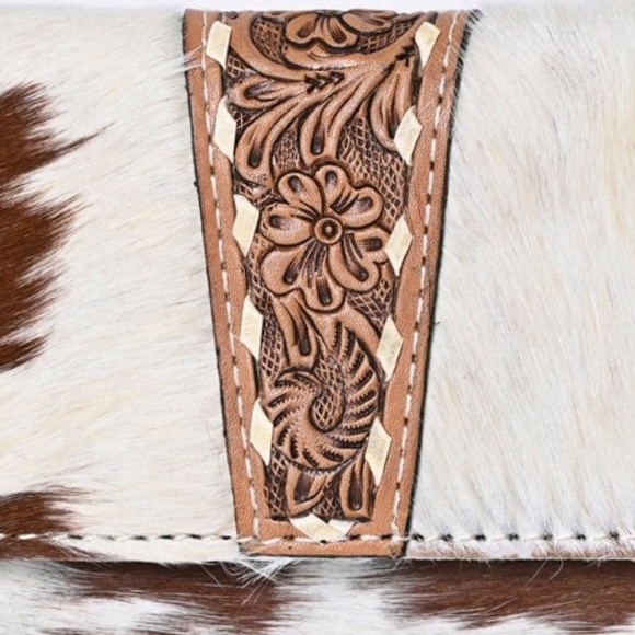 American Darling Detailed Hand tooled cowhide hair-on genuine leather wallet - Picture 5 of 5